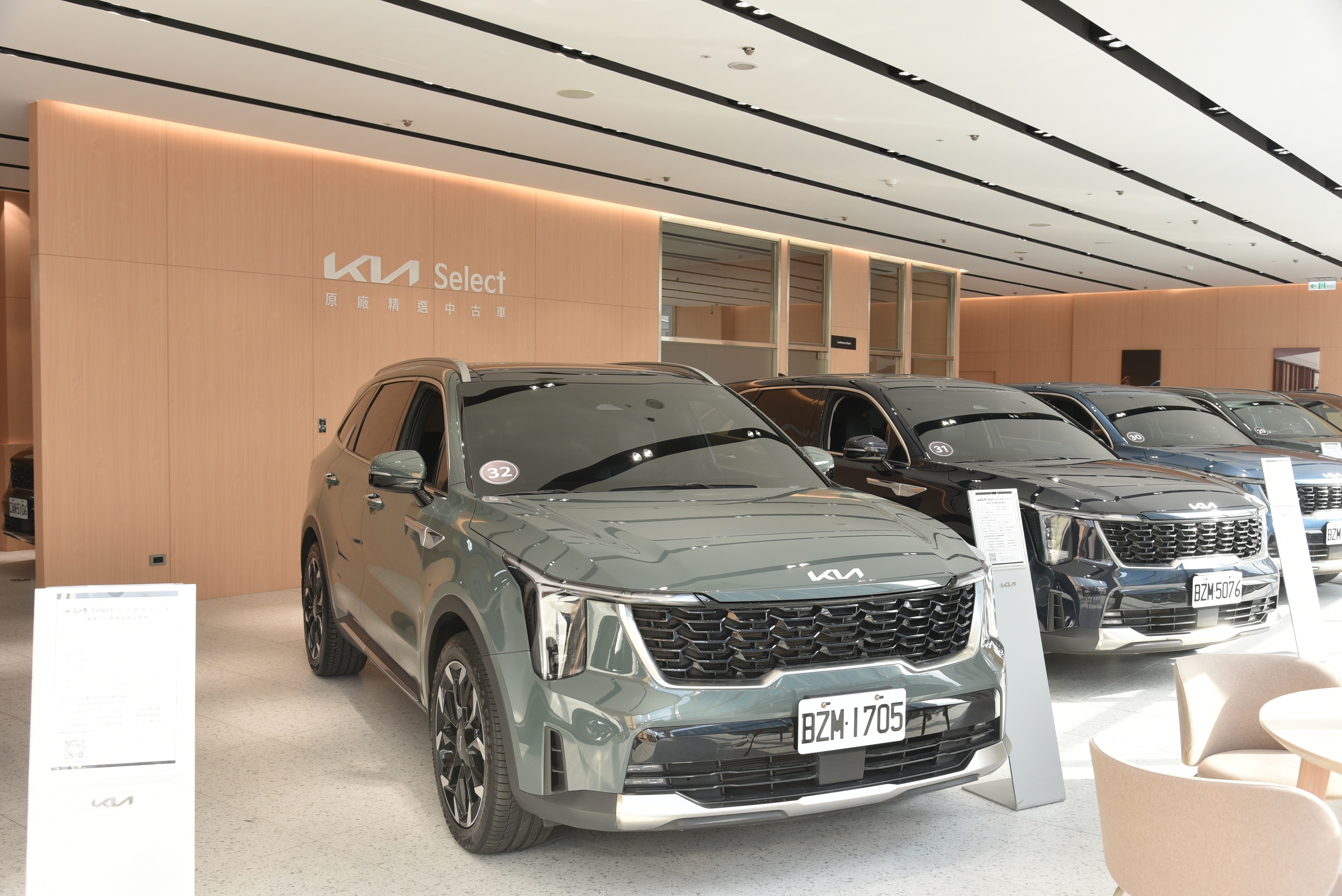 2. Kia Select原廠精選中古車以低里程、低車齡車款，打造安心、便利的一站式換購體驗。